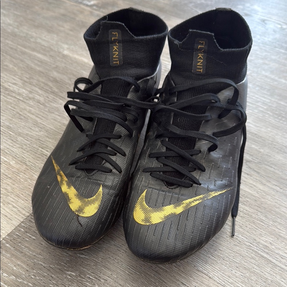 Boys Nike Flyknit Black and Gold Soccer Cleats size 7.5